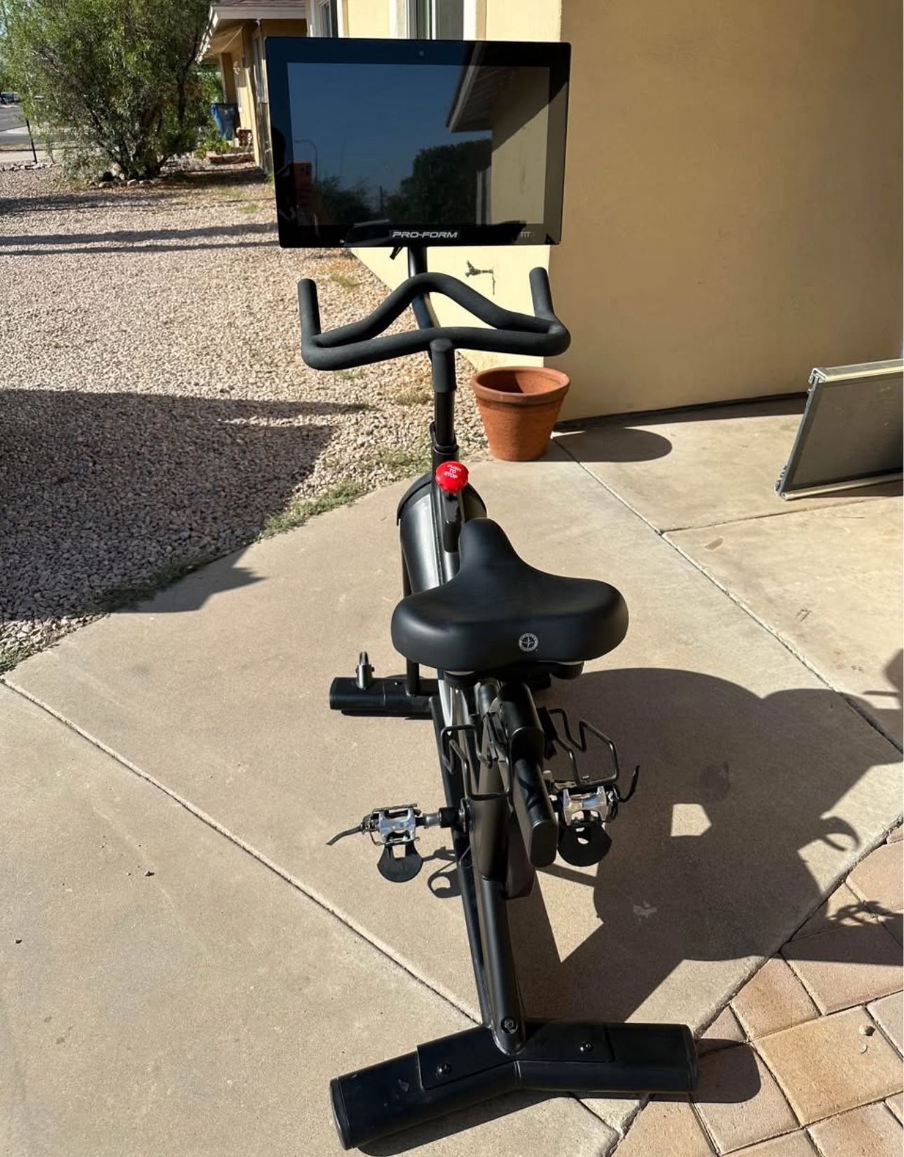 PRO FORM STATIONARY BIKE 22 Inch Touchscreen (se Habla Español)