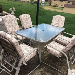 Patio Set  6 Adjustable Chairs In Good Shape
