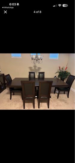 Kanes furniture  Dining Table, Chairs & Matching Console – Excellent Condition