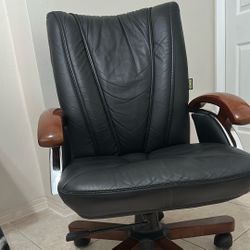 Executive Carlos Perazzi Office Chair