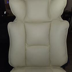 30$ MOVING SALE. OFFICE/GAMING CHAIR