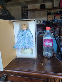 music/jewelry box doll, vintage look