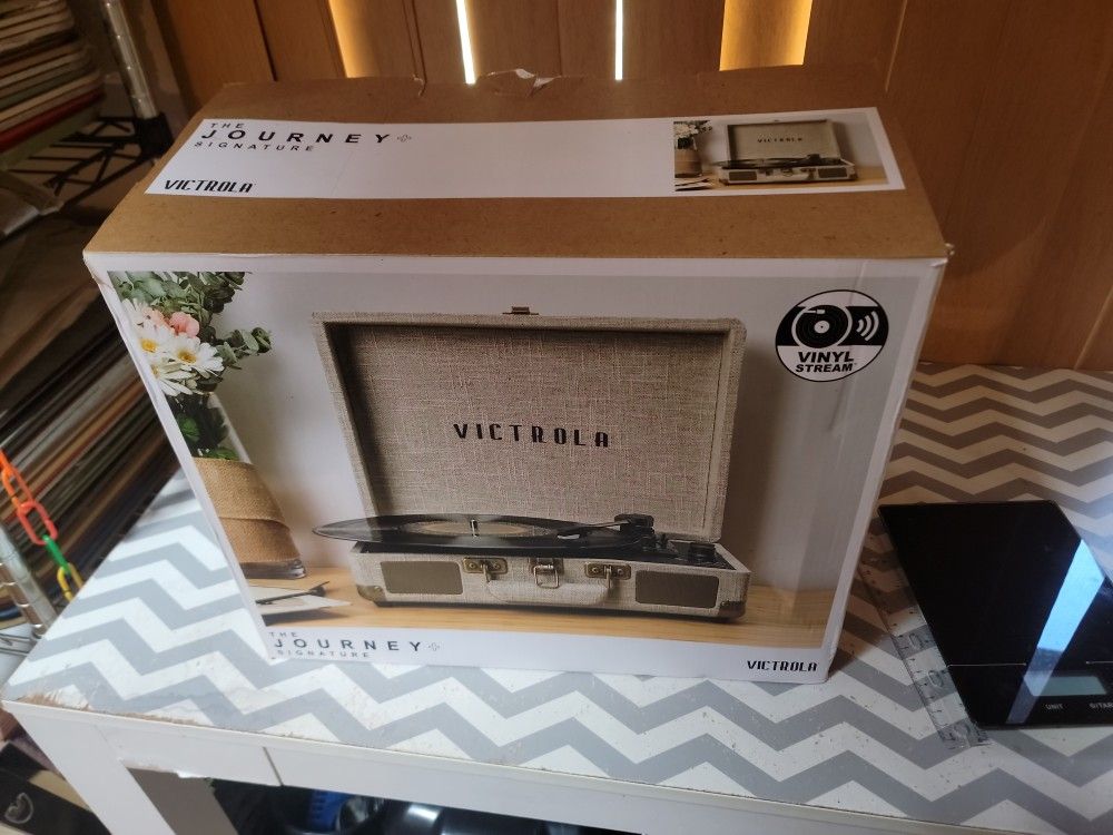 Victoria Record Player The Journey Signature