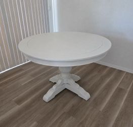 White farmhouse table