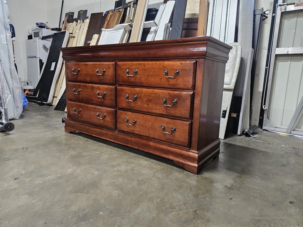 Dresser
