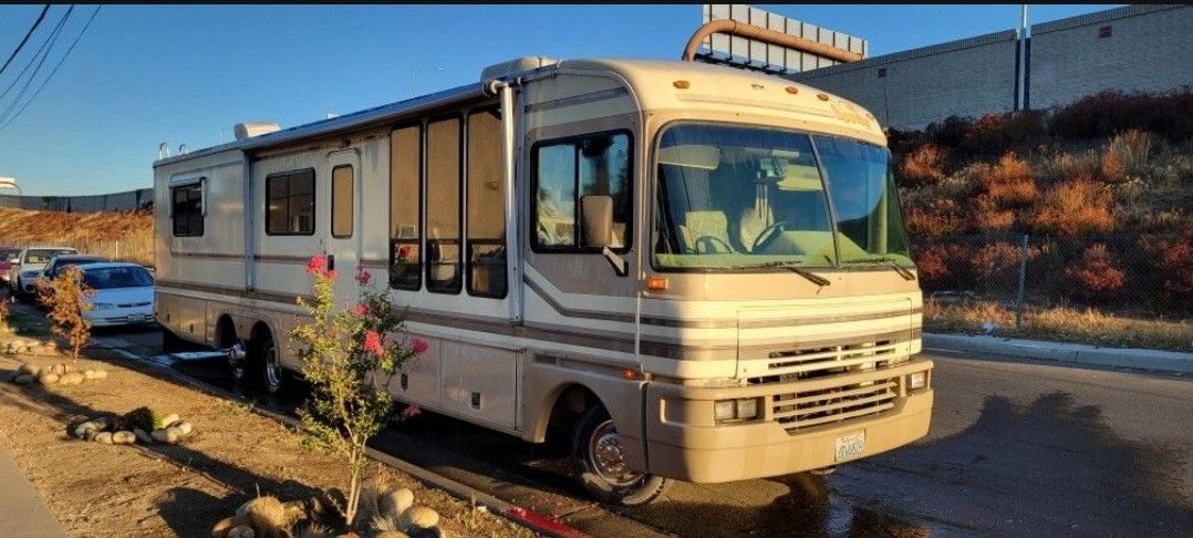 1996 Fleetwood Bounder