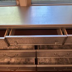 Silver Glam 7-Drawer Dresser with Crystal Knobs & Mirrored Base – Excellent Condition