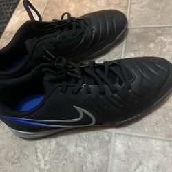 indoor soccer shoes