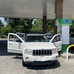 2006 Jeep Grand Cherokee With Hemi Motor 