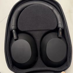 Sony WH-1000XM5 noise canceling headphones 