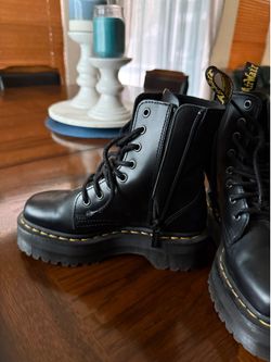 JADON size 5 (women) Doc Martens