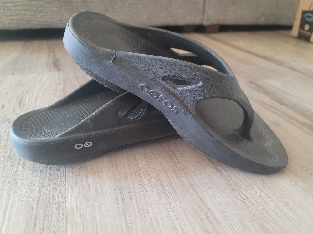 Oofos Recovery Sandal Size M 10