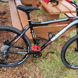  TREK Mountain Bike *NEW  Components