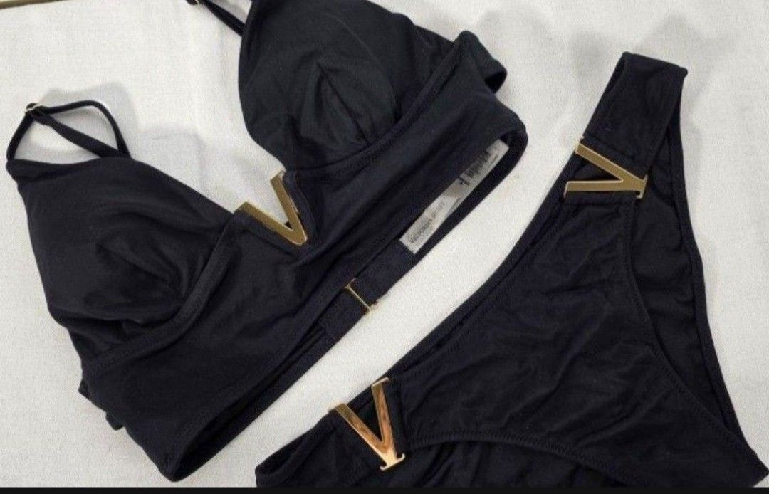 New Victoria Secret Black Bikini NWOT. Victorias Secret Black Bikini Top/M Padded Removable Pads Gold Swim New and Bottoms - S.