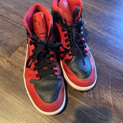 Nike Men’s Size 9 Air Jordans Mid