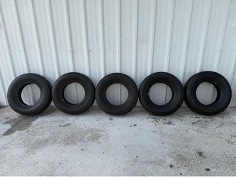 Bridgestone Dueller 255/75R 17 tires