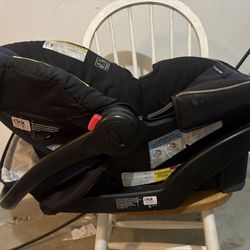 Graco Click Connect Infant Car Seat (0–30 lbs) 