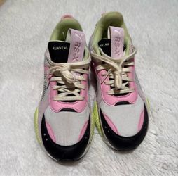 Pumas women’s shoes size 7