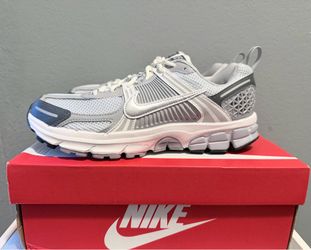 Nike Vomero 5 Women's size 8
