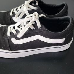 Women's Van's Shoes Size 9.5 New
