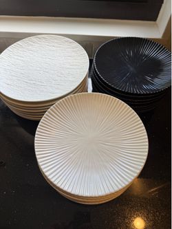 Dinnerware Plate Set