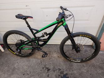 YT Capra full suspension mountain bike