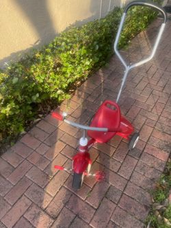 Steer and Stroll Tricycle- Radio Flyer