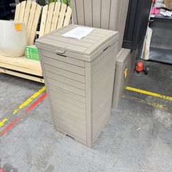 Sunnydaze 39-Gallon Patio Trash Can with Lid - Outdoor Garbage Can with Built-in Drip Tray - Weather-Resistant Resin - Light Gray