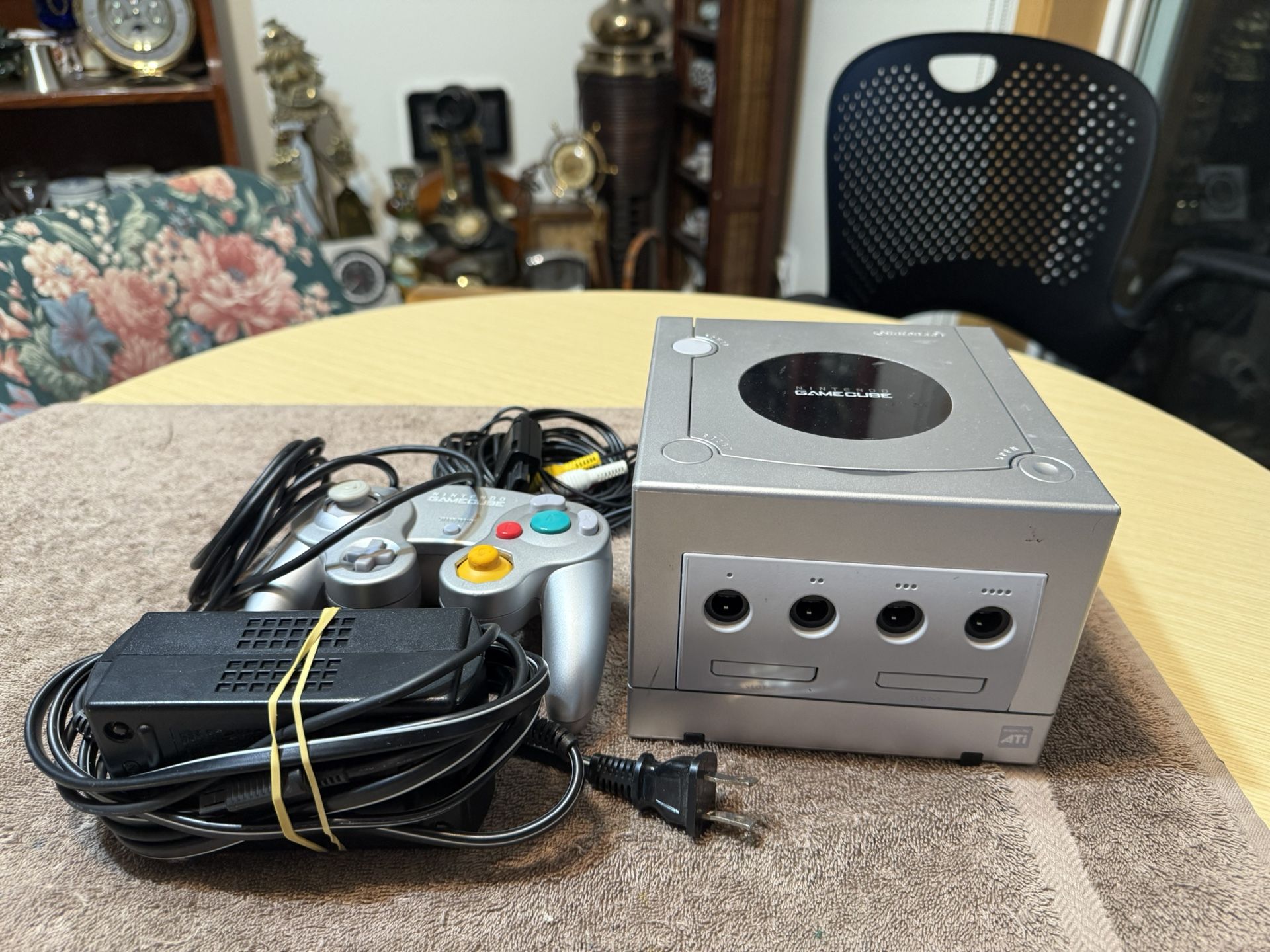 Nintendo GameCube Console & Controller w/ Cables Platinum Silver