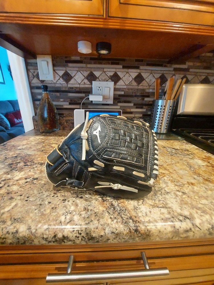 Mizuno Softball Glove,   12 Inch