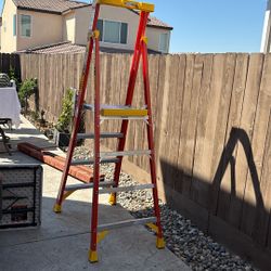 Podium Ladder 300lbs 