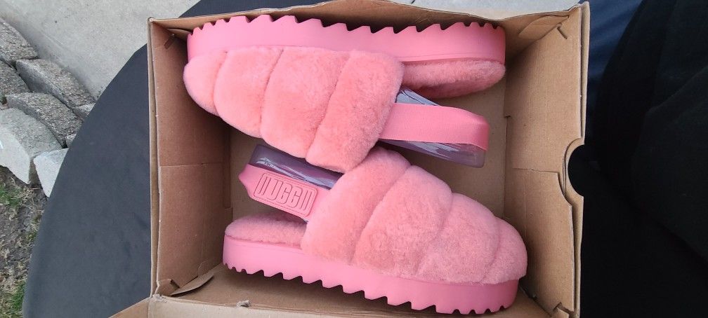 Uggs Fluff Slippers