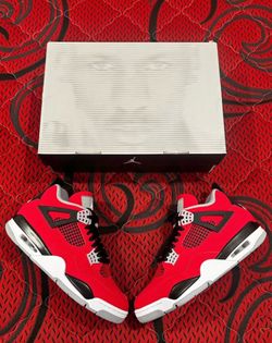Jordan 4 retro toro bravo (BRAND NEW)
