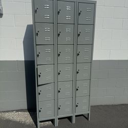 18 Door Metal Lockers EXCELLENT Condition 