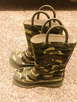 Kids Camo Boots Size 8