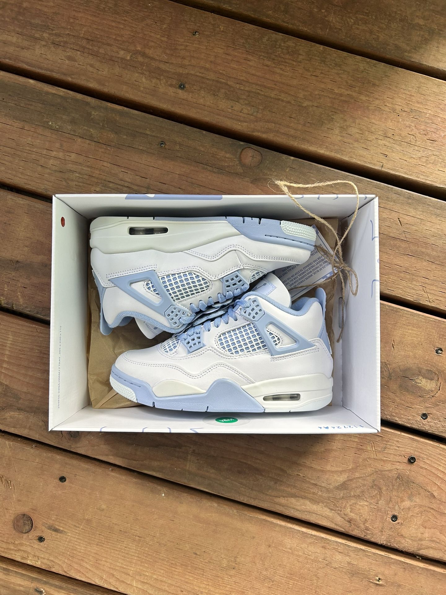 Woman Jordan 4