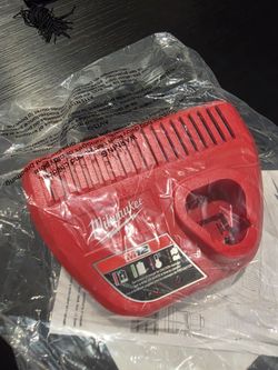 Milwaukee M12 12V Battery Charger – Like New