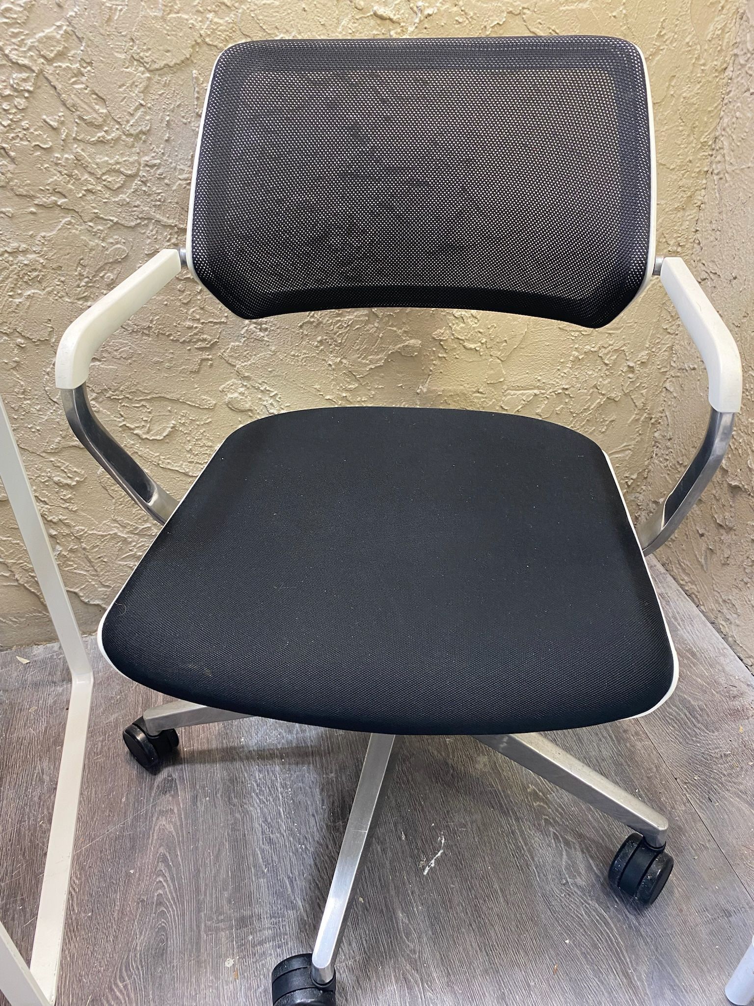 Steelcase QiVi Mesh Conference Chair - Rolling Office Chair - Delivery Afor a Fee - See My Other Items😀