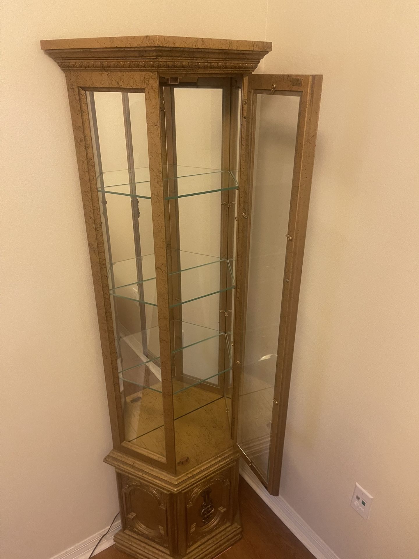 Display w/Mirror And Light