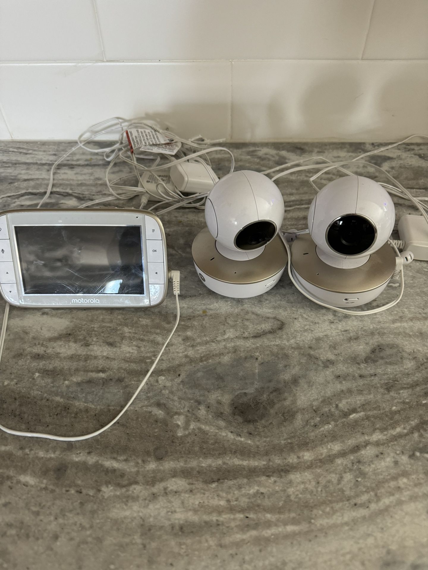 Motorola Baby Monitor/ 2 Cameras