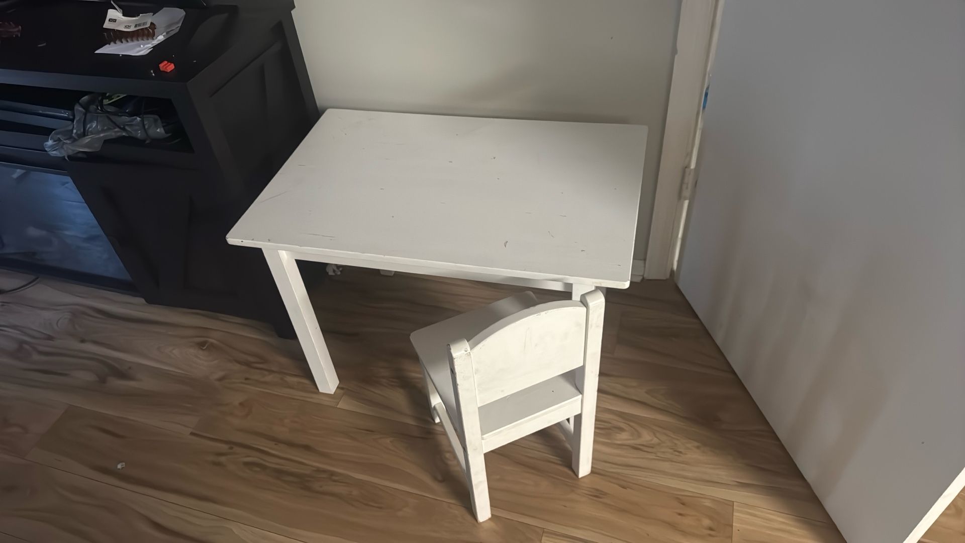 Kids Table With2 Chairs