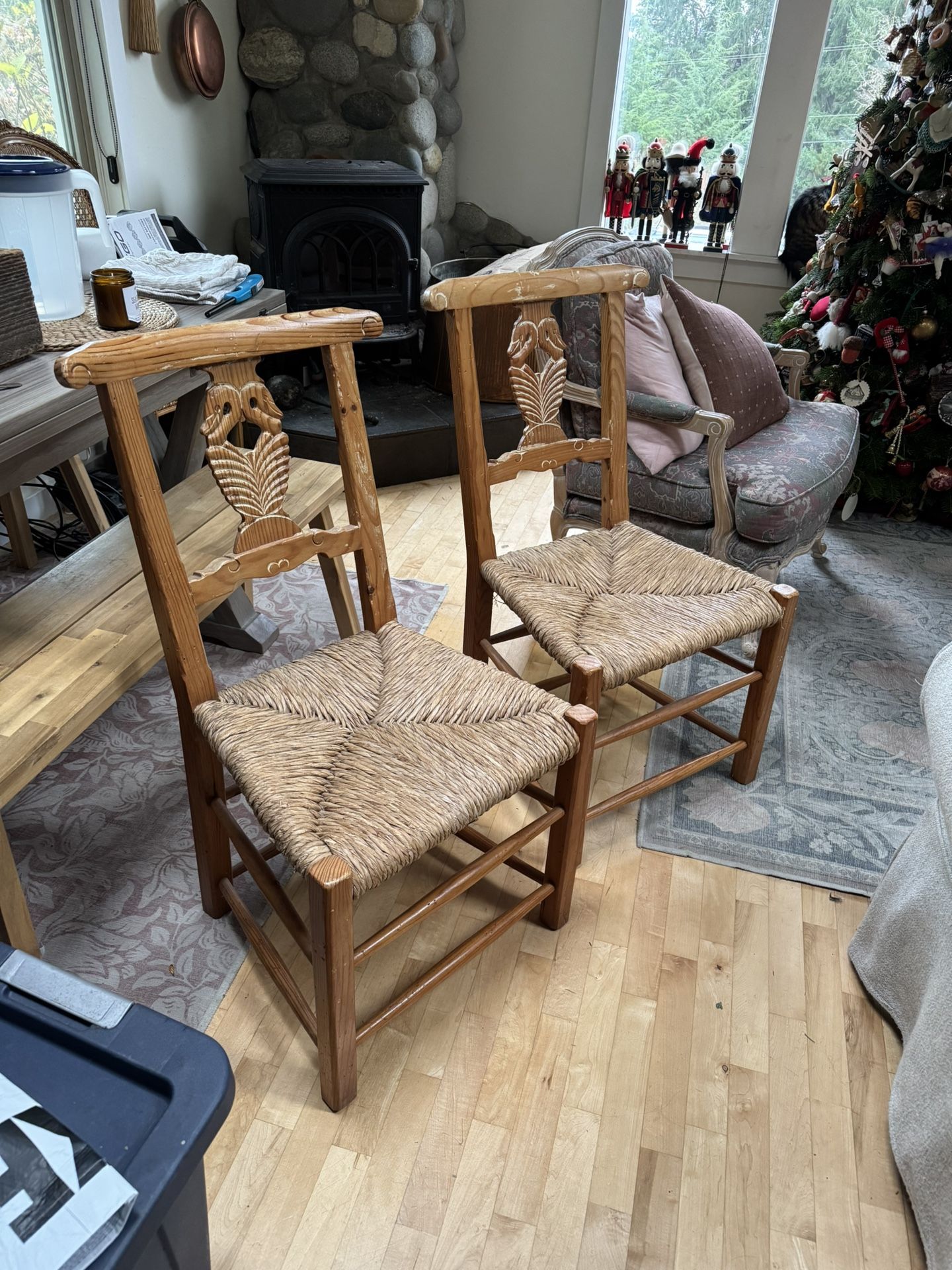 Set Of 2 Antique Carved Wooden Dining Chairs $50 OBO 