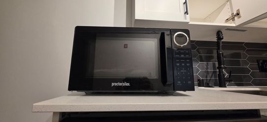 Proctor Silex black microwave