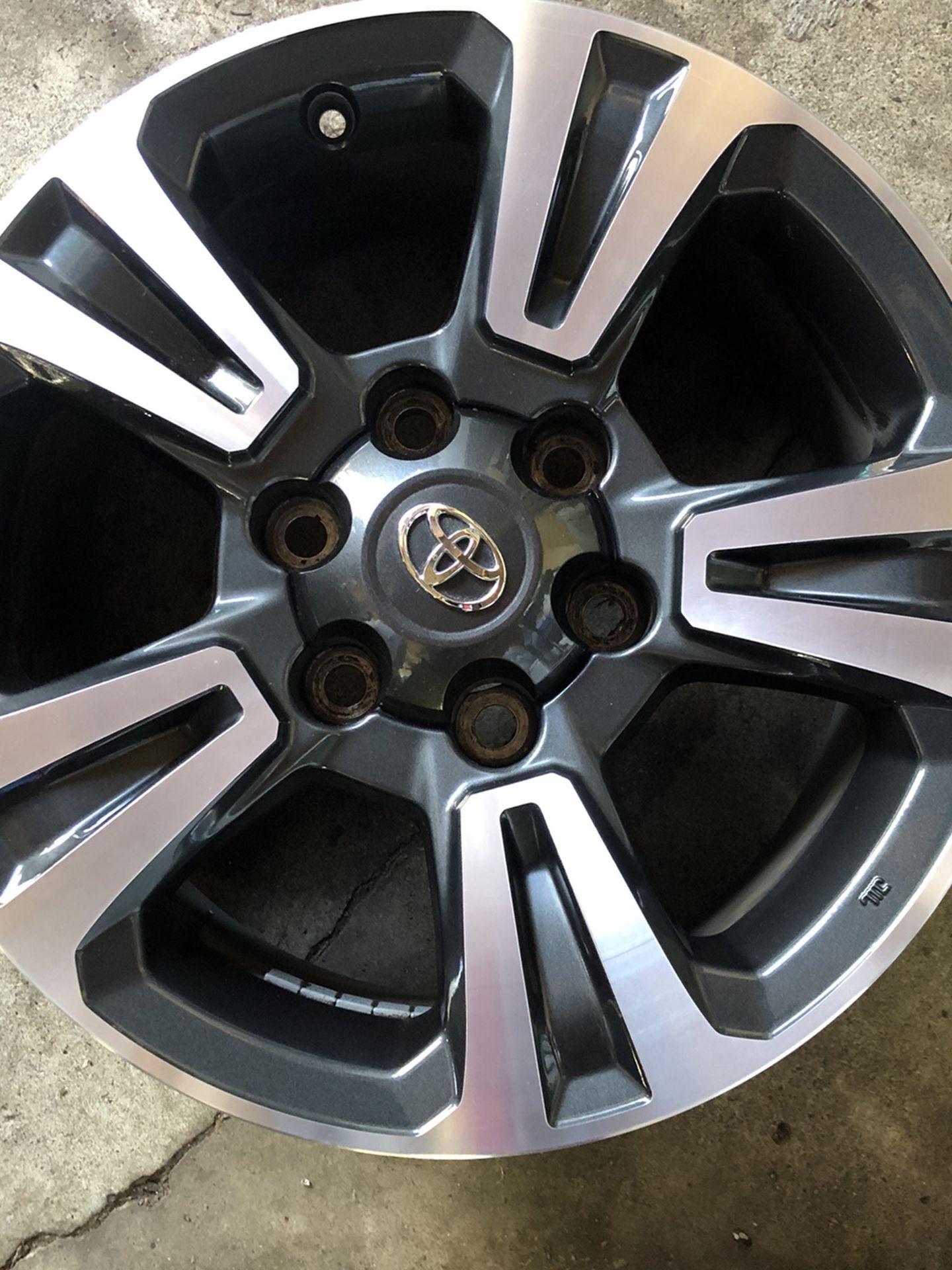 4 RIMS TOYOTA SIZE 17 TRD STOCK THEY FIT TACOMA SEQUOIA AND 4RUNNER  6 LUGS  GREAT CONDITION  9/10 