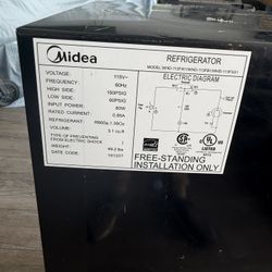 Midea WHD-113FSS1 3.1 cu. ft. Mini Fridge (Used)
