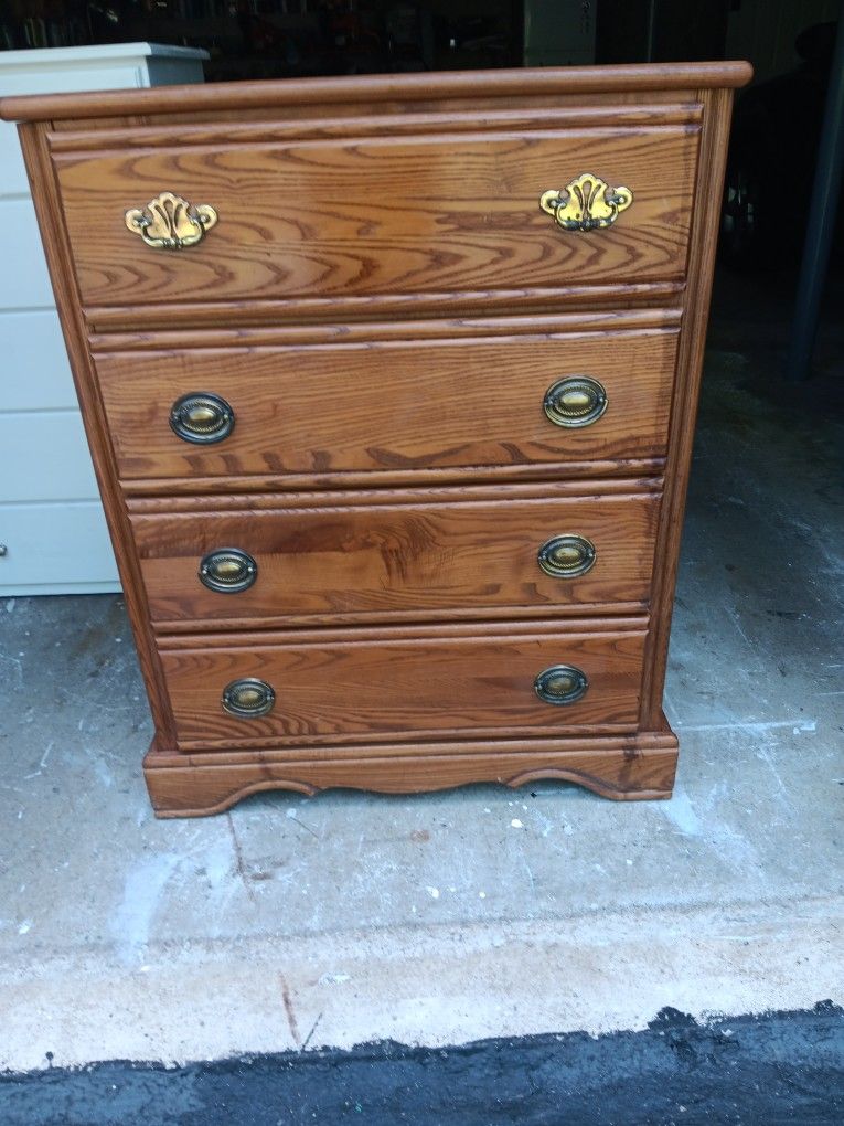 4-Drawer Oak Dresser