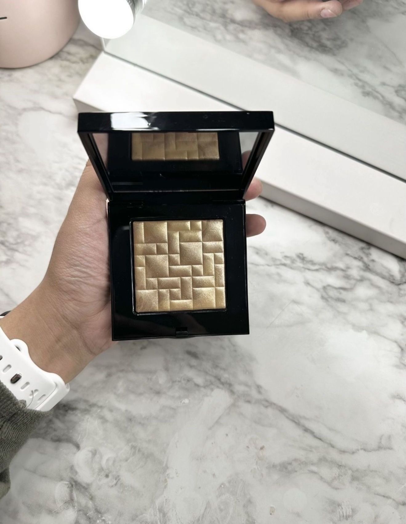 Bobbi Brown Moon Glow Highlighting Powder