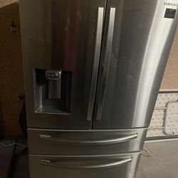 Tengo Este refrigerador Grande $600 O Mejor Oferta