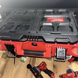 Milwaukee PACKOUT 22 in. Medium Red Tool Box with 75 lbs. Weight Capacity