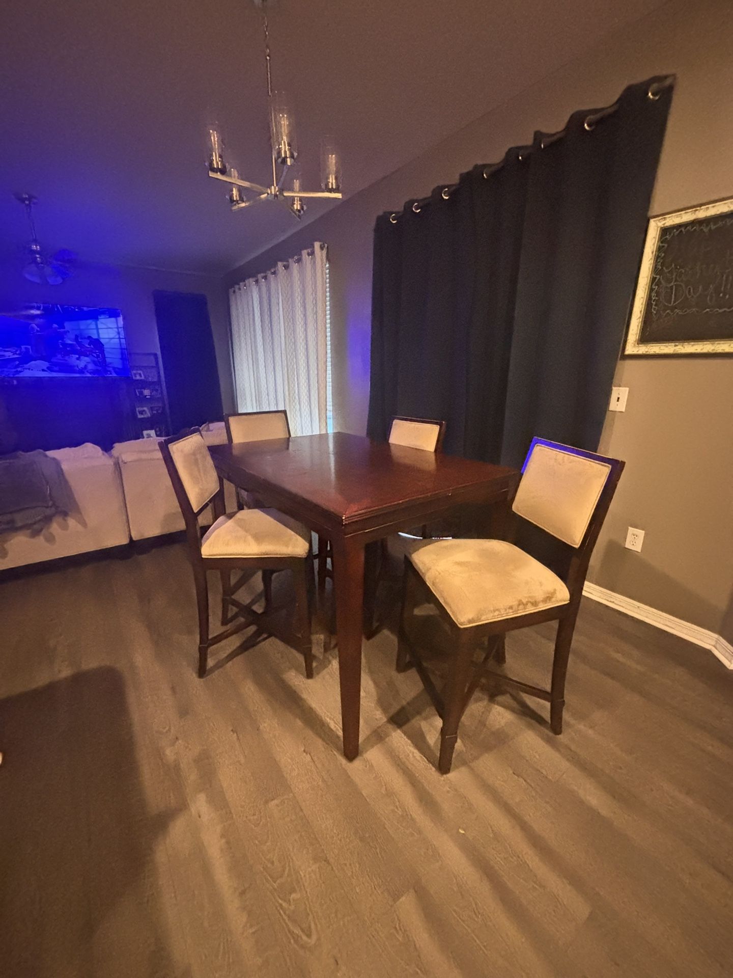 Dining Table W/6 Chairs